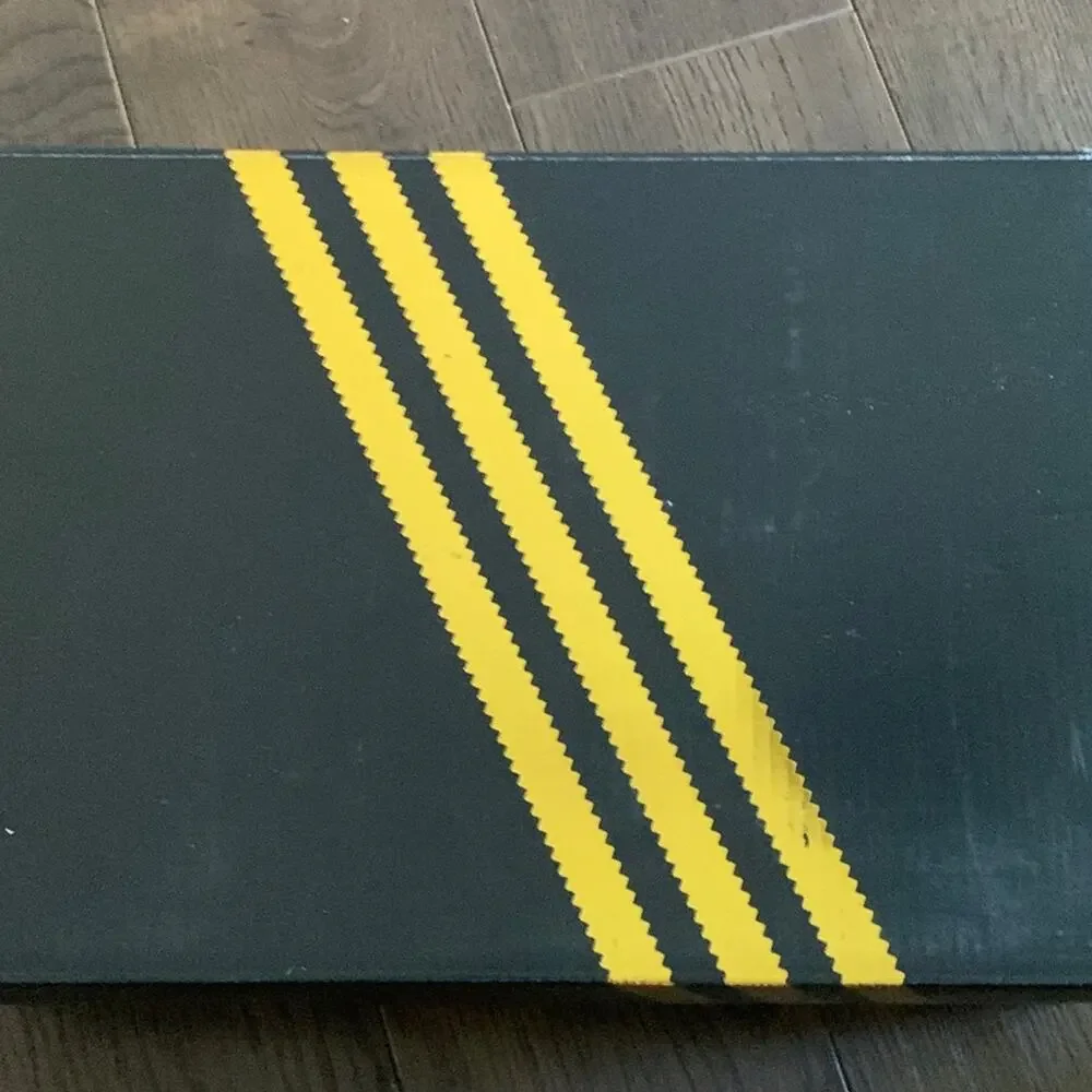 Adidas empty‎ shoe box
